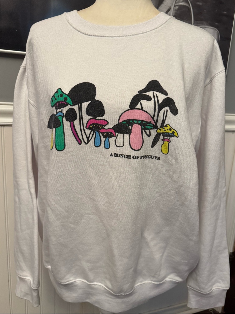 White Graphic Sweatshirt Multicolored Mushrooms “A Bunch Of Funguys” Polarize XL